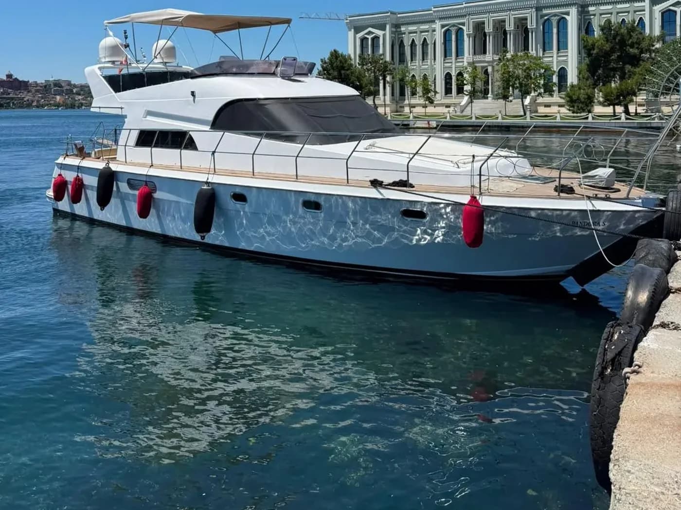 Luma Private Yacht · 15 Guests — Bosphorus yacht charter, Up to 15 guests