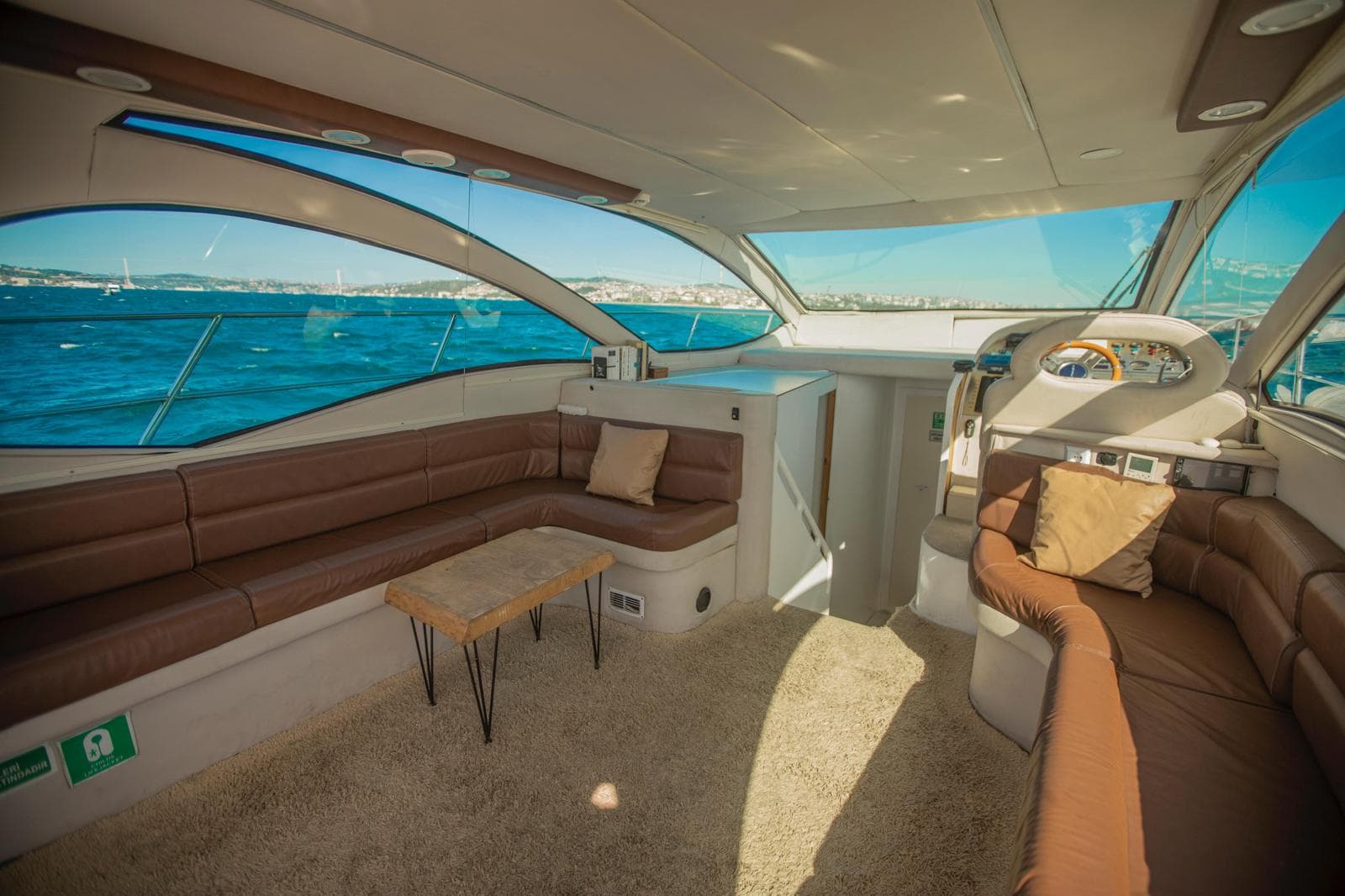 Classic Bosphorus Yacht (10–14 guests) — Bosphorus charter photo 2