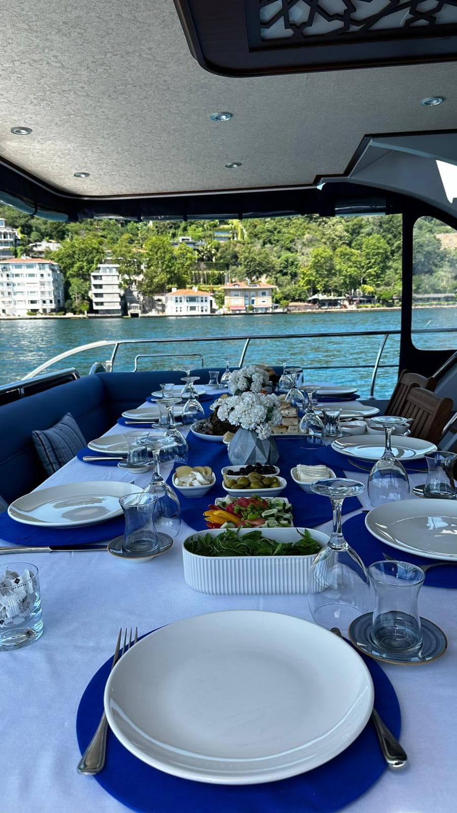 Premium Motor Yacht (12–18 guests) — Bosphorus charter photo 2